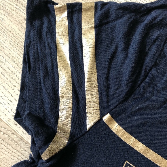 🐮2/$15 Hollister Graphic Tee - Picture 2 of 4